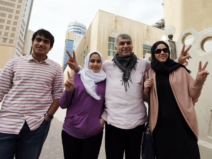 Human rights activist Nabeel Rajab (2nd R) poses with his wife Sumaiya (R), his daughter Malak (2nd L) and his son Adam as they arrive at court for his appeal hearing in Manama, February 11, 2015. Bahrain had sentenced Rajab, one of the highest-profile democracy campaigners in the Arab world, to six months in jail last month over remarks critical of the state, according to the Twitter accounts of his lawyer and the public prosecutor. REUTERS/Hamad Mohammed (BAHRAIN - Tags: POLITICS CIVIL UNREST CRIME LAW)