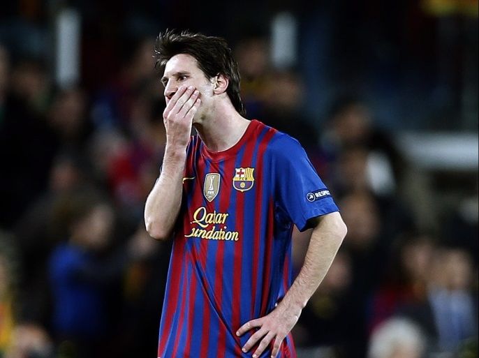 epa03194847 FC Barcelona's Argentinian forward Lionel Messi reacts at the end of the UEFA Champions League semi final second leg soccer match between FC Barcelona and Chelsea at the Camp Nou stadium in Barcelona, northeastern Spain, 24 April 2012. The match ended 2-2 and Chelsea advanced 3-2 on aggregate to the UEFA Champions League final. EPA/ALBERTO ESTEVEZ