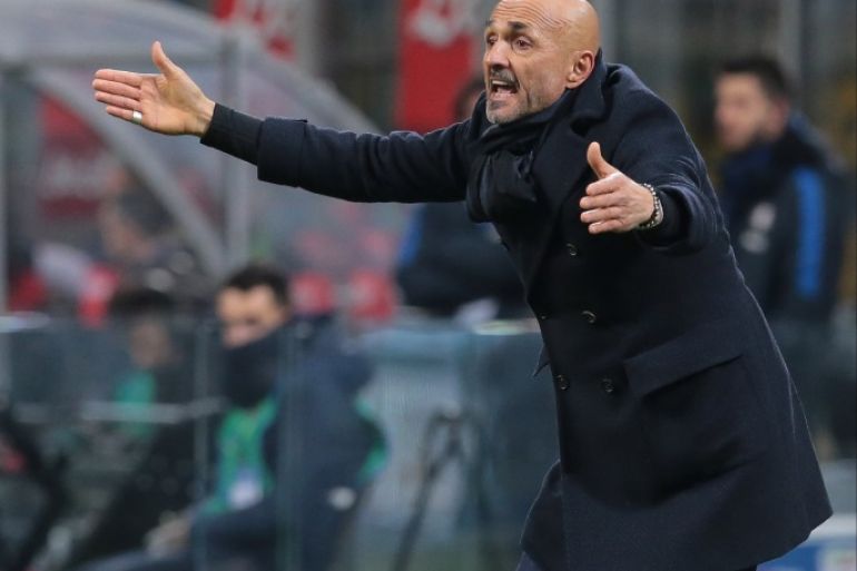 MILAN, ITALY - FEBRUARY 03: FC Internazionale Milano coach Luciano Spalletti gestures during the serie A match between FC Internazionale and FC Crotone at Stadio Giuseppe Meazza on February 3, 2018 in Milan, Italy. (Photo by Emilio Andreoli/Getty Images)