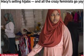 محلات ماسيز الأميركية تطلق خط إنتاج ملابس إسلامية للمرأة وسط صرخات إعجاب من أنصار الحركة النسوية في الولايات المتحدة البلد ولايات متحدة