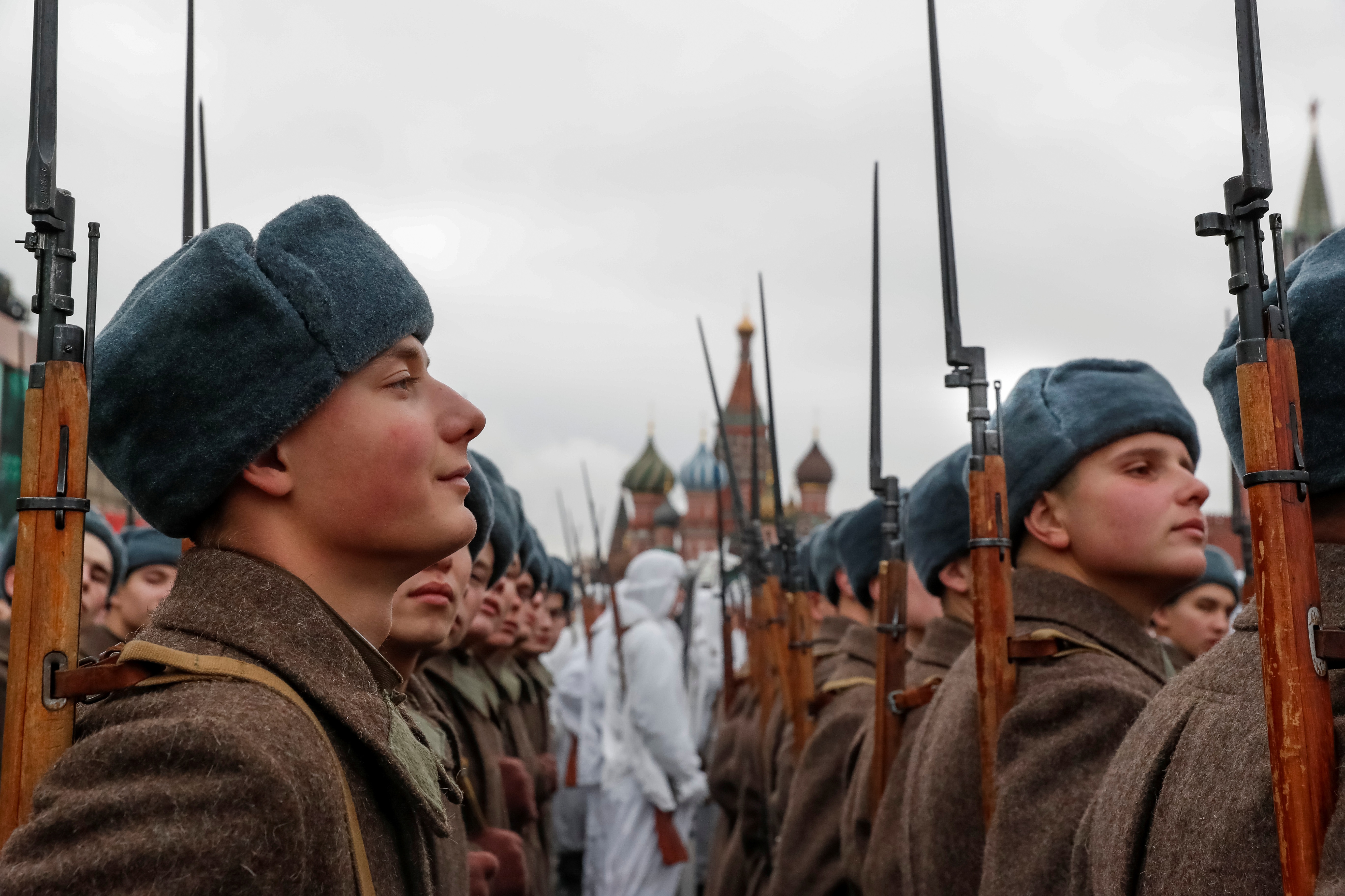 يخسر الجنود المرتزقة الروس أرواحهم بنسبة 2 إلى 5 أضعاف الجيش الروسي  (رويترز)