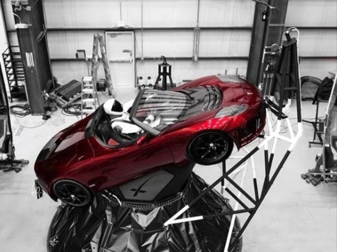 falcon heavy wil lcarr a tesla roadster car to deep space (elon musk)