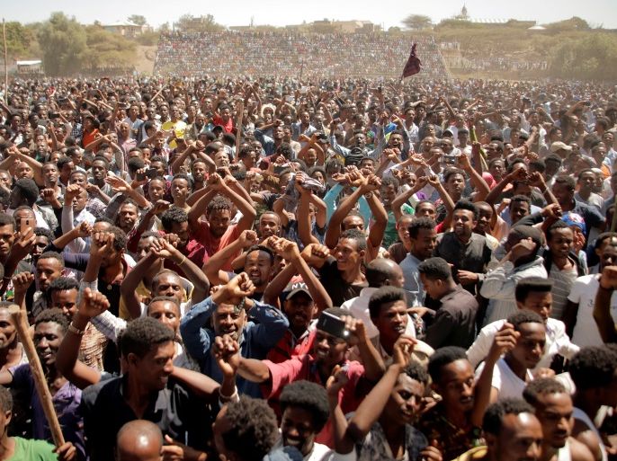Supporters of Bekele Gerba, secretary general of the Oromo Federalist Congress (OFC), chant slogans to celebrate Gerba's release from prison, in Adama, Oromia Region, Ethiopia February 14, 2018. REUTERS/Tiksa Negeri TPX IMAGES OF THE DAY