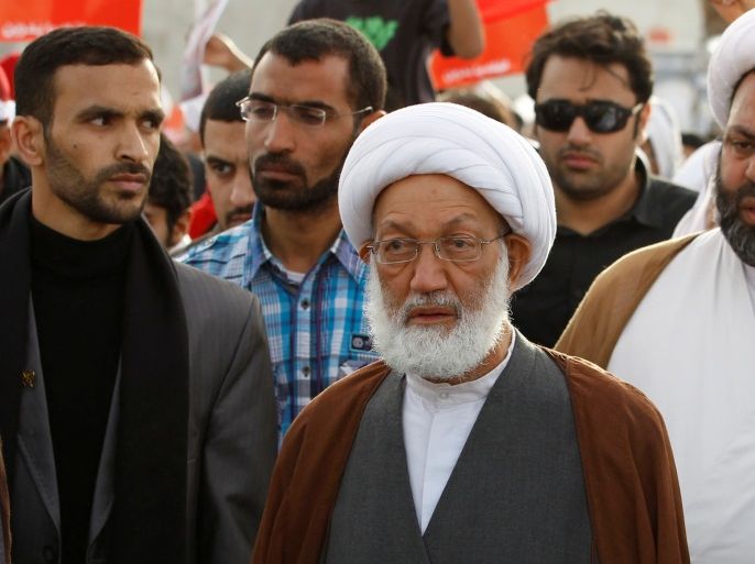 Bahrain's leading Shi'ite cleric Sheikh Isa Qassim takes part in an anti-government rally in Budaiya, west of Manama, Bahrai March 9, 2012. Bahrain has stripped the spiritual leader of the kingdom's Shi'ite Muslim majority of his citizenship, state news agency BNA reported on June 20, 2016. REUTERS/Hamad I Mohammed/File Photo