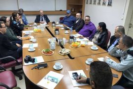 صورة لاجتماع صحفيين عرب بينهم مغاربة مع مسؤولين إسرائيليين