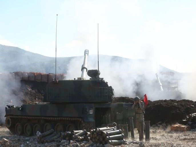 قصفت المدفعية التركية، اليوم الأربعاء، أهداف تنظيم "ب ي د/ بي كا كا" الإرهابي في منطقة "عفرين" شمال غربي سوريا.