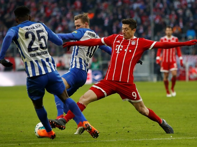 Soccer Football - Bundesliga - Bayern Munich vs Hertha BSC - Allianz Arena, Munich, Germany - February 24, 2018 Bayern Munich's Robert Lewandowski in action with Hertha Berlin’s Ondrej Duda and Jordan Torunarigha REUTERS/Michaela Rehle DFL RULES TO LIMIT THE ONLINE USAGE DURING MATCH TIME TO 15 PICTURES PER GAME. IMAGE SEQUENCES TO SIMULATE VIDEO IS NOT ALLOWED AT ANY TIME. FOR FURTHER QUERIES PLEASE CONTACT DFL DIRECTLY AT + 49 69 650050