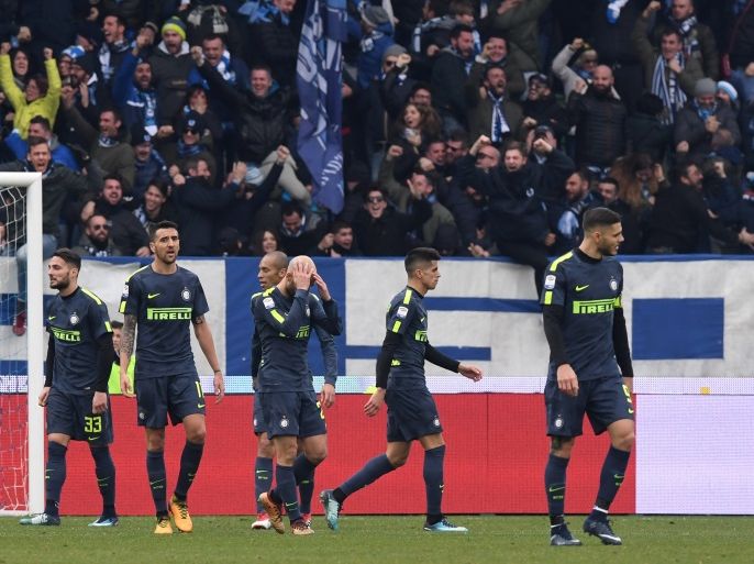 Soccer Football - Serie A - SPAL vs Inter Milan - Paolo Mazza, Ferrara, Italy - January 28, 2018 Inter Milan players look dejected after Spal's Alberto Paloschi scored their first goal REUTERS/Alberto Lingria