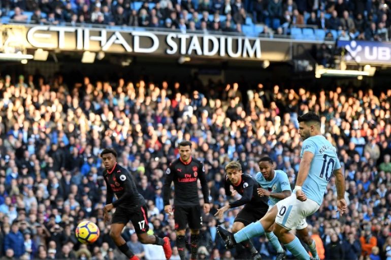 MANCHESTER, ENGLAND - NOVEMBER 05: Sergio Aguero of Manchester City scores his sides second goal from the penalty spot during the Premier League match between Manchester City and Arsenal at Etihad Stadium on November 5, 2017 in Manchester, England. (Photo by Laurence Griffiths/Getty Images)