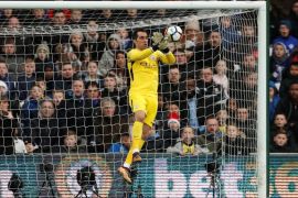 Soccer Football - FA Cup Fourth Round - Cardiff City vs Manchester City - Cardiff City Stadium, Cardiff, Britain - January 28, 2018 Manchester City's Claudio Bravo fumbles the ball Action Images via Reuters/Andrew Boyers