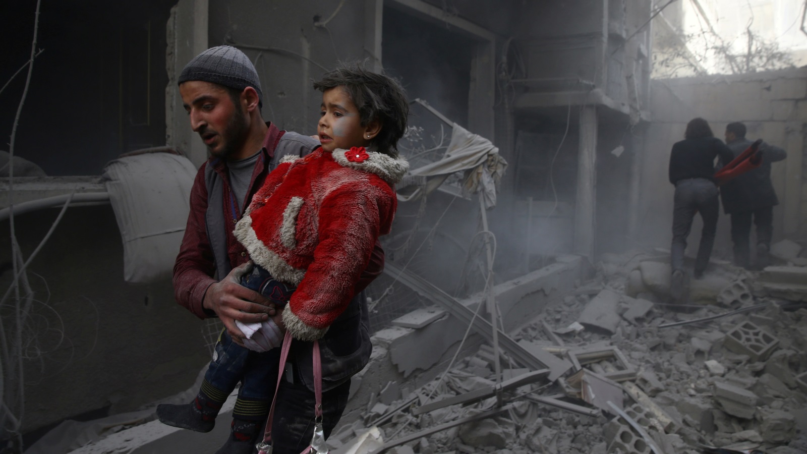 ‪القصف يتواصل‬ القصف يتواصل على الغوطة الشرقية المحاصرة (رويترز)