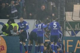 epa06592267 Schalke's players celebrate after scoring the opening goal during the German Bundesliga soccer match between FSV Mainz 05 and FC Schalke 04 in Mainz, Germany, 09 March 2018. EPA-EFE/ARMANDO BABANI EMBARGO CONDITIONS - ATTENTION: Due to the accreditation guidelines, the DFL only permits the publication and utilisation of up to 15 pictures per match on the internet and in online media during the match.