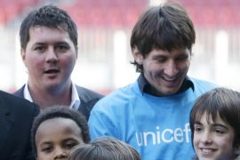 Barcelona's player Lionel Messi of Argentina poses with Barcelona F.C's President Joan Laporta (L), his brother Matias (2nd L) and mother Celia (R) after being appointed a new UNICEF Goodwill Ambassador at Nou Camp stadium in Barcelona March 11, 2010. Messi is the first Barcelona player to be awarded the title and will work to promote children's rights. REUTERS/Gustau Nacarino (SPAIN - Tags: SPORT SOCCER SOCIETY)