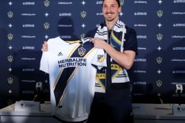 epa06637911 Zlatan Ibrahimovic poses with his jersey at a press conference introducing him as a member of the LA Galaxy in Carson, California, USA, 30 March 2018. EPA-EFE/ANDREW GOMBERT