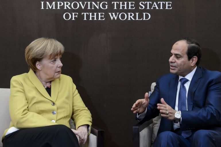 Egyptian President Abdel-Fattah al-Sissi (R) talks with German Chancellor Angela Merkel during a bilateral meeting on the sideline of the 45th Annual Meeting of the World Economic Forum in Davos January 22, 2015. Sisi called on world leaders gathered at the World Economic Forum on Thursday to unite against the global threat of terrorism. More than 1,500 business leaders and 40 heads of state or government will attend the Jan. 21-24 meeting of the World Economic Forum (WEF) to network and discuss big themes, from the price of oil to the future of the Internet. This year they are meeting in the midst of upheaval, with security forces on heightened alert after attacks in Paris, the European Central Bank considering a radical government bond-buying programme and the safe-haven Swiss franc rocketing. REUTERS/Fabrice Coffrini/Pool (SWITZERLAND - Tags: POLITICS BUSINESS)