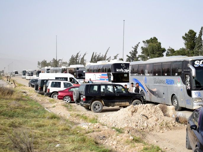 حافلات التهجير في بلدة عربين في الغوطة الشرقية