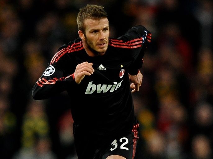 MANCHESTER, ENGLAND - MARCH 10: David Beckham of AC Milan on the ball during the UEFA Champions League First Knockout Round, second leg match between Manchester United and AC Milan at Old Trafford on March 10, 2010 in Manchester, England. (Photo by Laurence Griffiths/Getty Images)