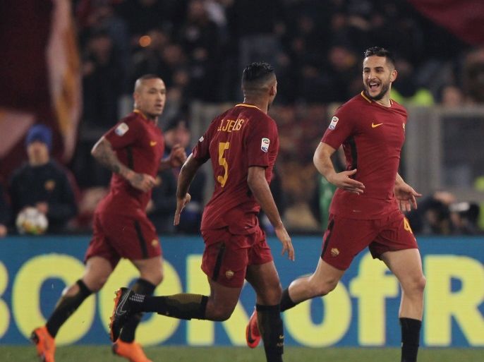 ROME, ITALY - MARCH 09: (R) Kostas Manolas with his teammates of AS Roma celebrates after scoring the opening goal during the Serie A match between AS Roma and Torino FC at Stadio Olimpico on March 9, 2018 in Rome, Italy. (Photo by Paolo Bruno/Getty Images)