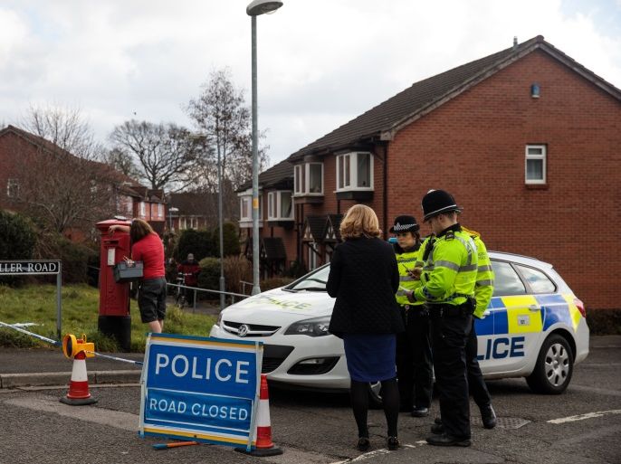 SALISBURY, ENGLAND - MARCH 13: Police officers maintain a cordon at the road of the home of Russian former spy Sergei Skripal as investigations continue into his poisoning on March 13, 2018 in Salisbury, England. British Prime Minister Theresa May has given the Russian government a deadline of midnight tonight to explain why a nerve agent of Russian origin was used in the poisoning of former Russian agent Sergei Skripal and his daughter. Mr Skripal who was granted refuge in the UK following a 'spy swap' between the US and Russia in 2010 and his daughter remain critically ill after being attacked with a nerve agent. (Photo by Jack Taylor/Getty Images)