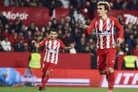 SEVILLE, SPAIN - FEBRUARY 25: Antoine Griezmann of Atletico Madrid celebrates after scoring his team's fifth goal during the La Liga match between Sevilla CF and Atletico Madrid at Estadio Ramon Sanchez Pizjuan on February 25, 2018 in Seville, Spain. (Photo by Aitor Alcalde/Getty Images)