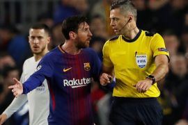 Soccer Football - Champions League Round of 16 Second Leg - FC Barcelona vs Chelsea - Camp Nou, Barcelona, Spain - March 14, 2018 Barcelona’s Lionel Messi speaks with referee Damir Skomina Action Images via Reuters/Lee Smith