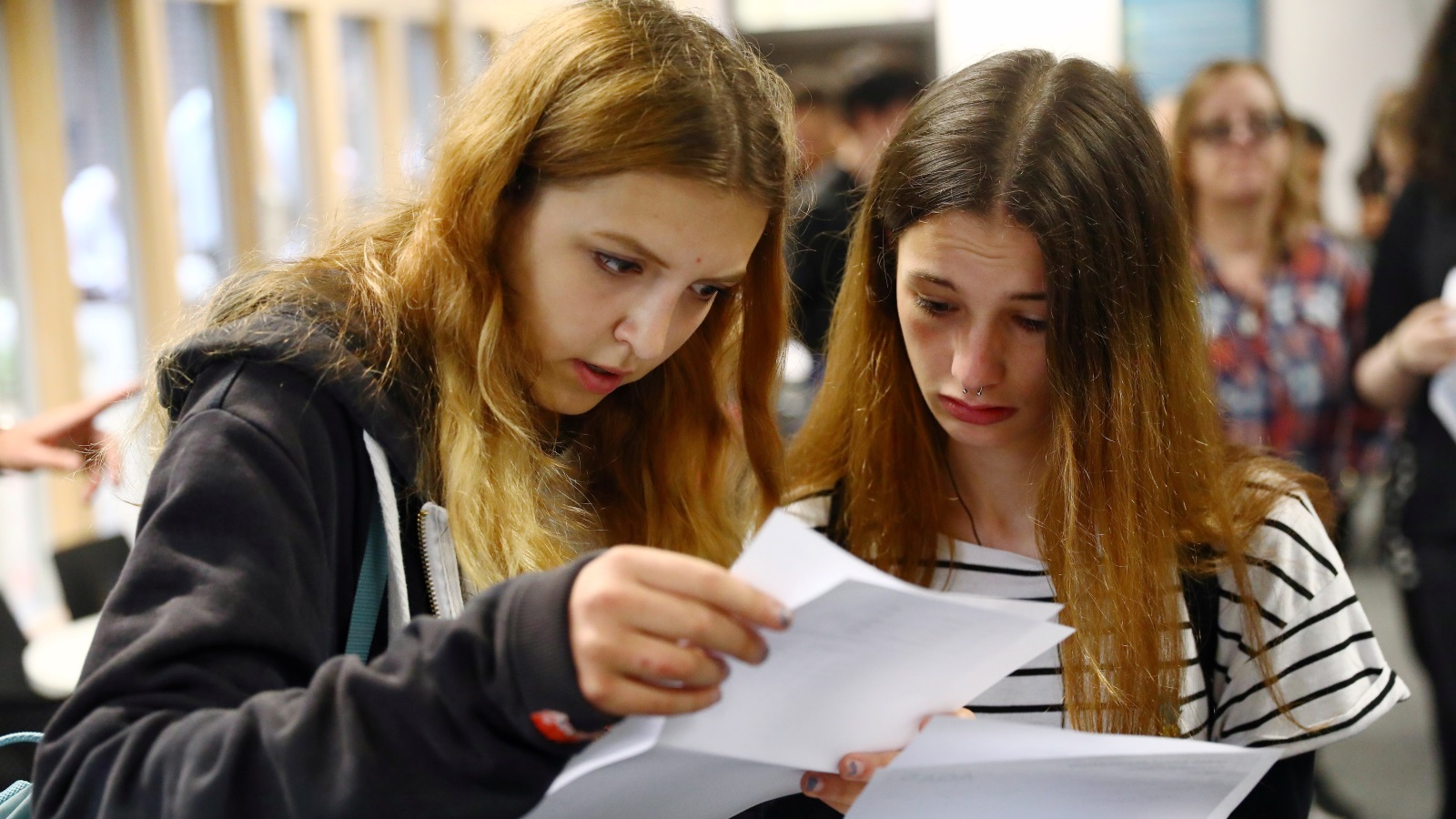 ‪انشغال تلاميذ بريطانيا بتصفح الإنترنت أثر سلبا على تركيزهم وأدائهم في الامتحانات‬ (رويترز)