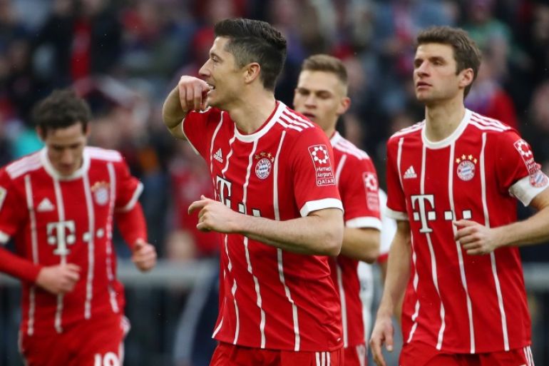 Soccer Football - Bundesliga - Bayern Munich vs Hamburger SV - Allianz Arena, Munich, Germany - March 10, 2018 Bayern Munich's Robert Lewandowski celebrates scoring their sixth goal REUTERS/Michael Dalder DFL RULES TO LIMIT THE ONLINE USAGE DURING MATCH TIME TO 15 PICTURES PER GAME. IMAGE SEQUENCES TO SIMULATE VIDEO IS NOT ALLOWED AT ANY TIME. FOR FURTHER QUERIES PLEASE CONTACT DFL DIRECTLY AT + 49 69 650050