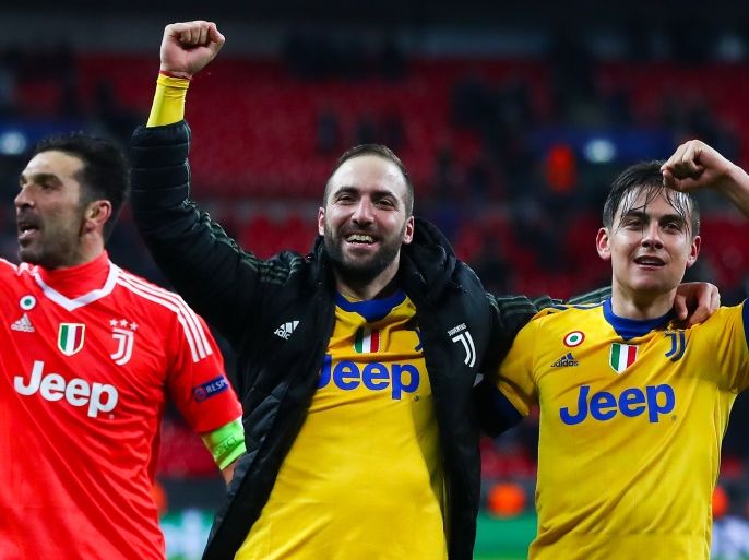LONDON, ENGLAND - MARCH 07: (L-R) Gianluigi Buffon, Gonzalo Higuain and Paulo Dybala of Juventus celebrate at the end of the UEFA Champions League Round of 16 Second Leg match between Tottenham Hotspur and Juventus at Wembley Stadium on March 7, 2018 in London, United Kingdom. (Photo by Julian Finney/Getty Images)