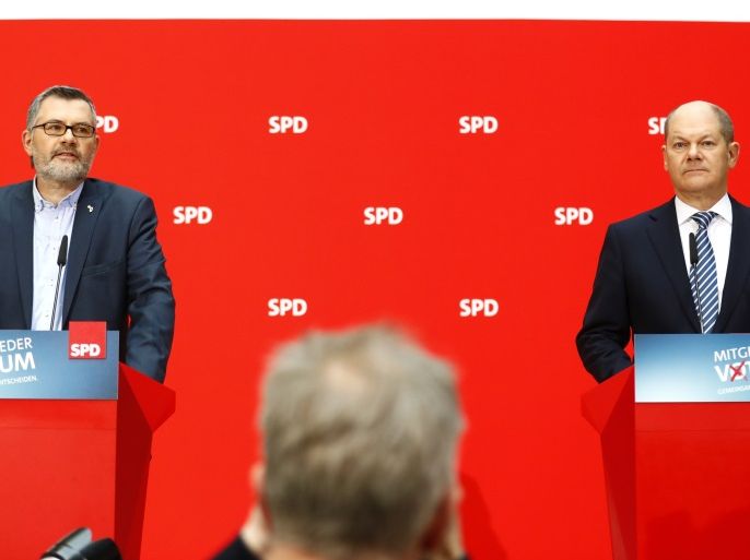 Dietmar Nietan (L) and Olaf Scholz of Social Democratic Party (SPD) attend a news conference to announce the results of the voting for a possible coalition between the Social Democratic Party (SPD) and the Christian Democratic Union (CDU) in Berlin, Germany March 4, 2018. REUTERS/Hannibal Hanschke