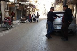 صورة نشرتها الناشطة ليلى بكري لخروج المدنيين من الأقبية عند بدء هدنة الساعات الخمس التي أعلننخت روسيا في الغوطة الشرقية