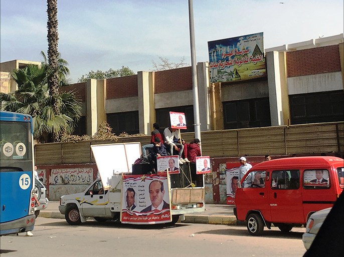 حضرت اللافتات ومكبرات الصوت وغاب الناخبون أمام اللجان. (تصوير خاص لإحدى اللجان ـ الهرم ـ الجيزة ـ مصر ـ 26 مارس 2018).