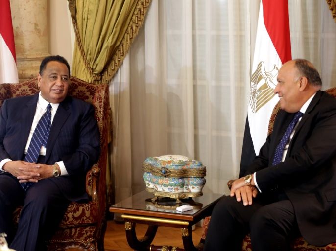 epa06505432 Sudanese Foreign Minister, Ibrahim Ghandour (L), meets with his Egyptian counterpart, Sameh Shoukry, at Tahrir Palace, in Cairo, Egypt, 08 February 2018. Reports state Sudanese Foreign Minister and Director of Security and Intelligence are visiting Egypt for talks with their Egyptian counterparts in an aim to end diplomatic tension of recent months. EPA-EFE/KHALED ELFIQI / POOL