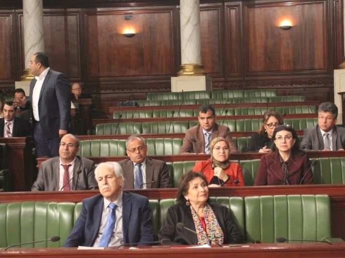 صورة نشرها موقع البرلمان التونسي في موقعه الإلكتروني تظهر فيها سهام بن سدرين، رئيسة هيئة الحقيقة والكرامة المعنية بالعدالة الانتقالية في تونس (يمين من الأسفل)، خلال جلسة مثيرة للجدل بالبرلمان حول التمديد بسنة للهيئة