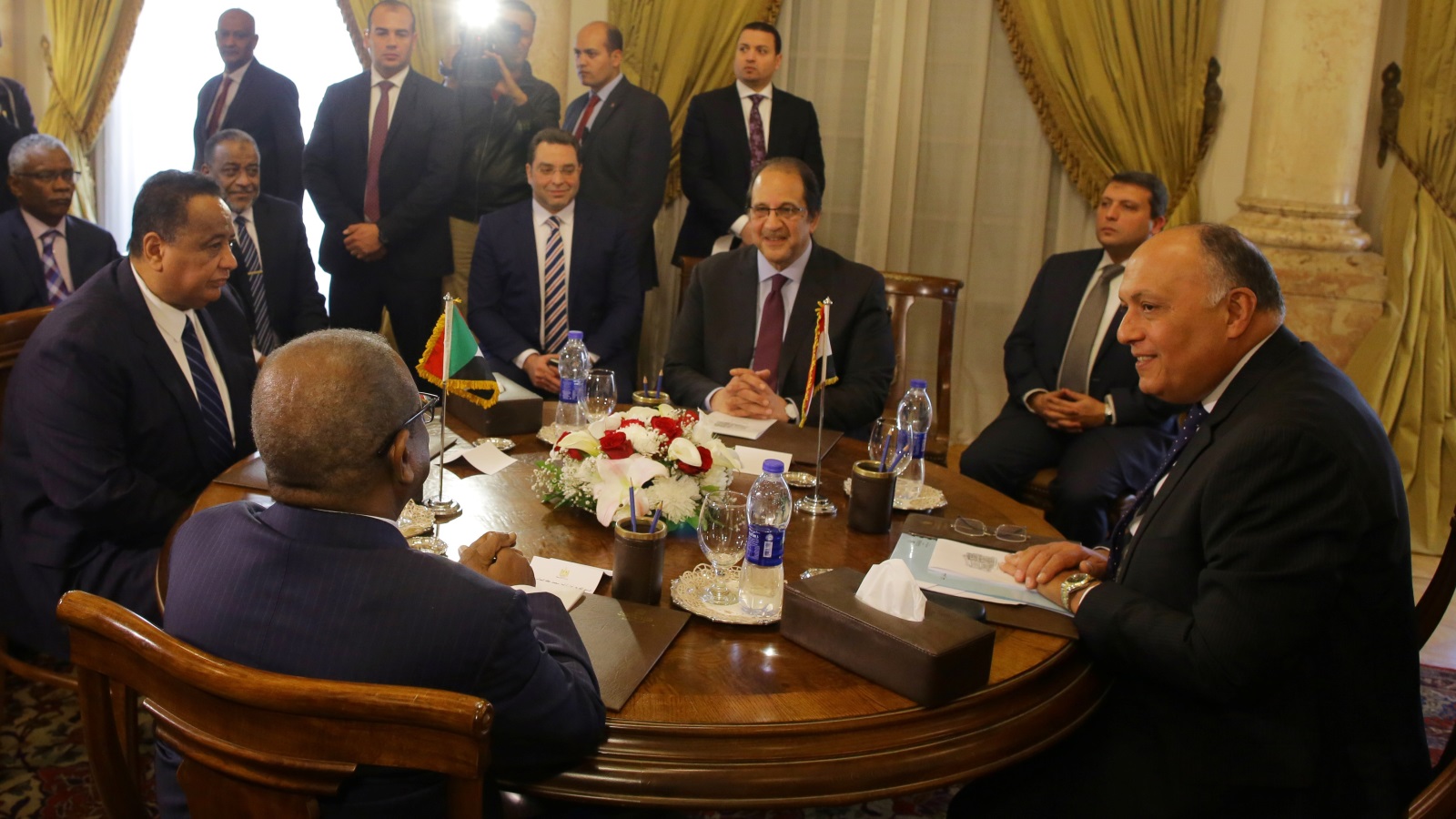 ‪وزيرا الخارجية ومديرا المخابرات بمصر والسودان اجتمعوا بالقاهرة في فبراير الماضي (رويترز)‬ )