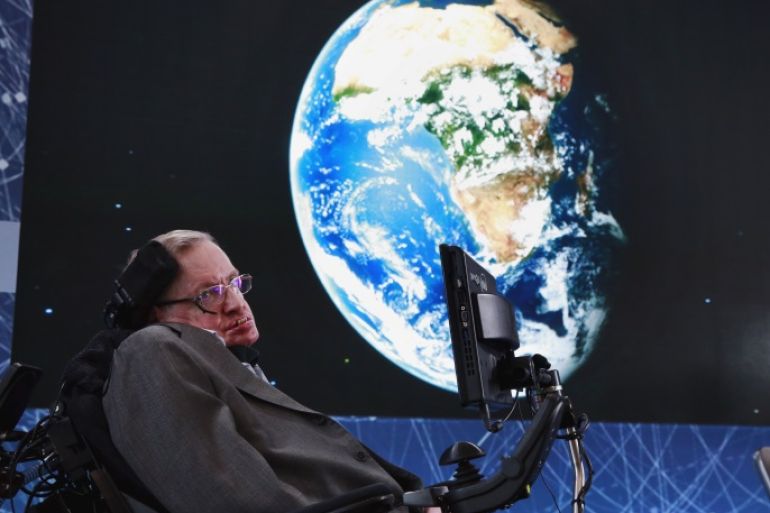 Physicist Stephen Hawking sits on stage during an announcement of the Breakthrough Starshot initiative with investor Yuri Milner in New York April 12, 2016. REUTERS/Lucas Jackson TPX IMAGES OF THE DAY