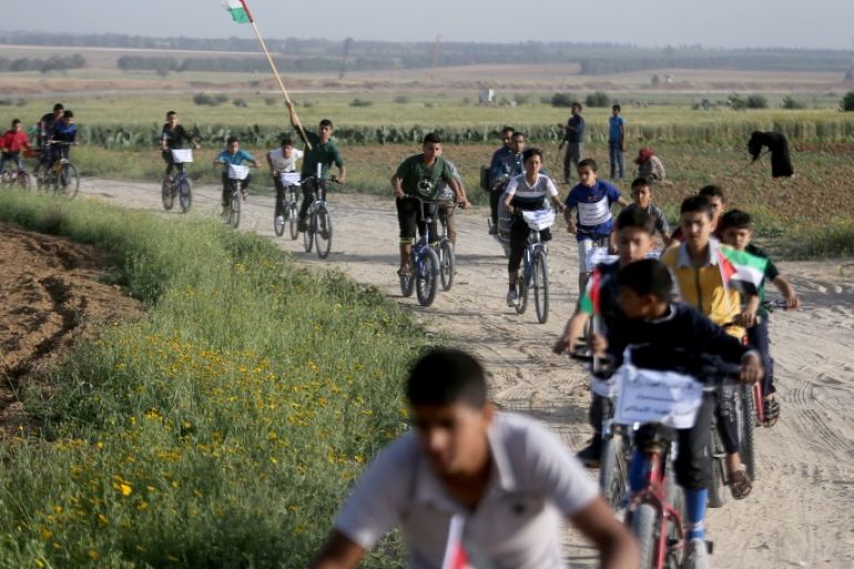 Palestinians attend a marathon near the border with Israel, in the southern Gaza Strip March 26, 2018. REUTERS/Ibraheem Abu Mustafa?