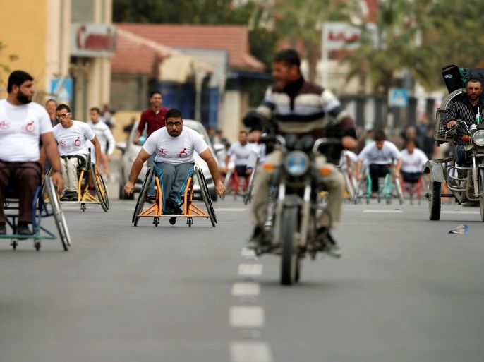 Disabled Palestinians compete during a local race organized by Assalama Charitable Society in Gaza City November 29, 2016. REUTERS/Suhaib Salem