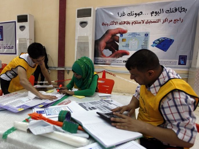 Workers from Iraqi Independent High Electoral Commission (IHEC) count votes at an analysis centre in Baghdad May 3, 2014. Iraq held a democratic vote to choose a leader with no foreign troops present for the first time on Wednesday, as Shi'ite Prime Minister Nuri al-Maliki sought to hold power for a third term in a country again consumed by sectarian bloodshed. The electoral commission said 60 percent of all voters had so far cast a ballot, according to initial data - but returns were not yet in from some areas. Counting may take three weeks. The commission hopes to declare final results by the end of May. REUTERS/Ahmed Saad (IRAQ - Tags: ELECTIONS POLITICS)