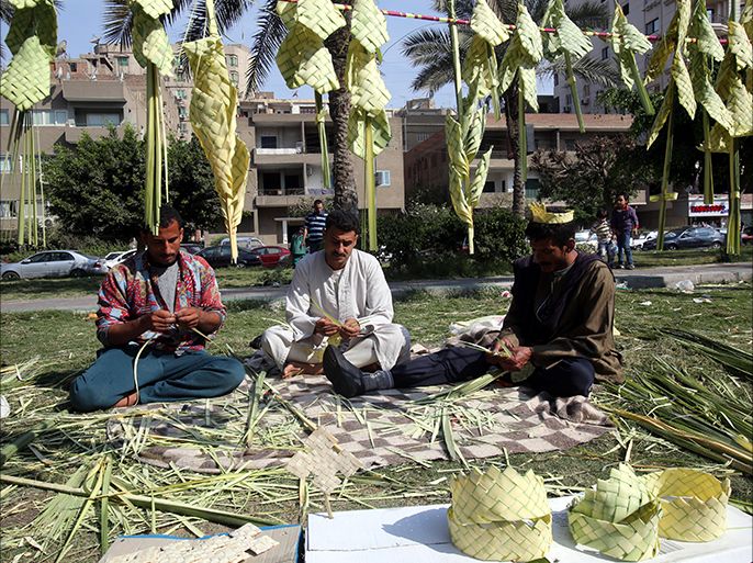 epa04165603 Egyptian vendors sell palm as eastern Christians celebrate the Palm Sunday, at Heliopolis district, Cairo, Egypt, 13 April 2014. Palm Sunday for Roman Catholic devotees symbolically marks the biblical account of the entry of Jesus Christ into Jerusalem, signaling the start of the Holy Week before Easter. EPA/KHALED ELFIQI