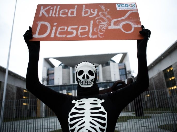 BERLIN, GERMANY - MARCH 14: A protester holds a banner during a protest by cyclists against the ongoing diesel affair in front of the Chancellory as the new German Cabinet held its first meeting on March 14, 2018 in Berlin, Germany. A German court recently ruled that cities may impose bans on diesel cars in order to bring down air pollution. Many diesel car owners are furious at German automakers, particularly Volkswagen, following the illegal software scandal that enabled diesel cars with high emissions to still pass emissions tests. Public confidence in diesel technology in Germany has plummeted as some critics even predict the demise of the technology all together. (Photo by Carsten Koall/Getty Images)