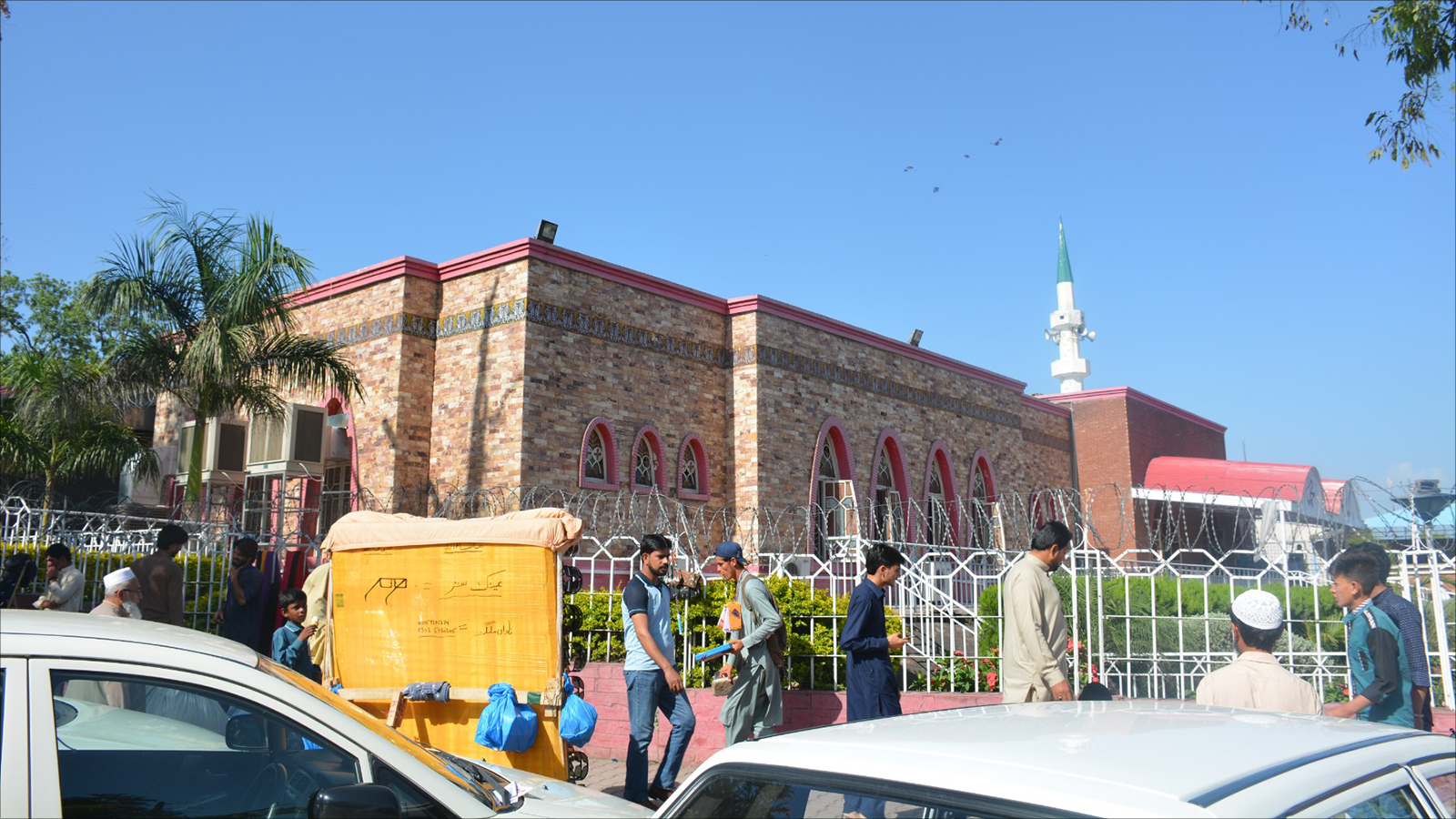 المسجد الأحمر وسط العاصمة إسلام آباد (الجزيرة)