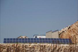 فلسطين- الضفة الغربية - طوباس- صندوق الاستثمار طرق الباب بإستثمراته لانتاج الطاقة عبر الخلايا الشمسية- مجموعة من الخلايا تغذ مستشفى النجاح الجام