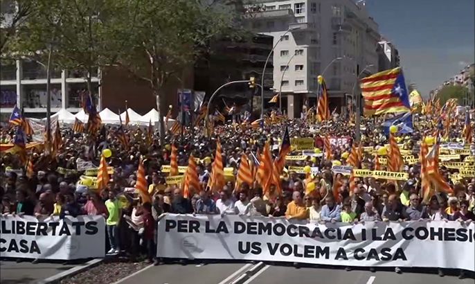 مظاهرة ببرشلونة للمطالبة بإطلاق سراح قادة انفصاليين
