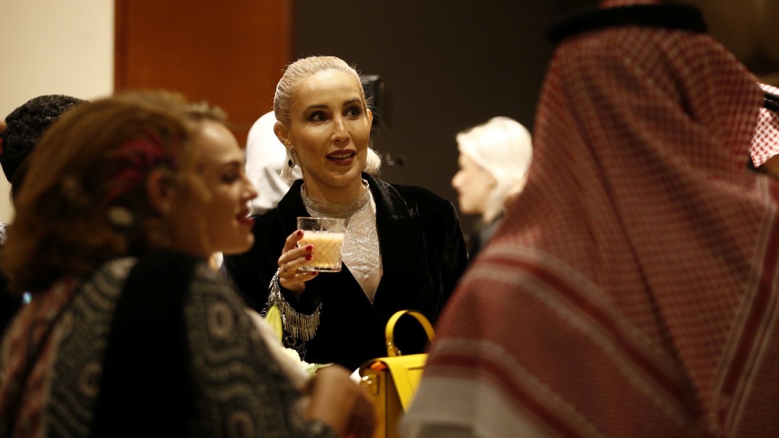 ‪الحدث الخاص بالأزياء في الرياض يشهد مشاركة مئات من خارج المملكة (رويترز)‬ الحدث الخاص بالأزياء في الرياض يشهد مشاركة مئات من خارج المملكة (رويترز)