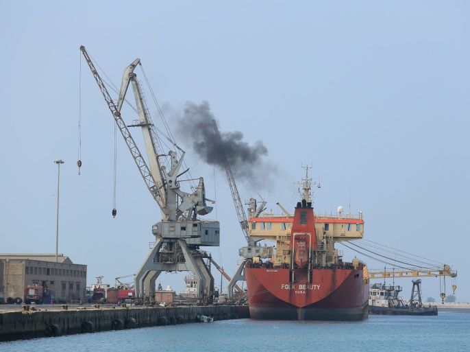 A ship unloads a cargo of fuel at the Red Sea port of Hodeida, Yemen April 1, 2018. REUTERS/Abduljabbar Zeyad