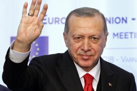 Turkish President Tayyip Erdogan waves during a news conference at Euxinograd residence, near Varna, Bulgaria, March 26, 2018. REUTERS/Stoyan Nenov