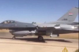 وبثت القوة الجوية العراقية في صفحتها على موقع فيسبوك مشاهد للطائرة التي نفذت الغارات.