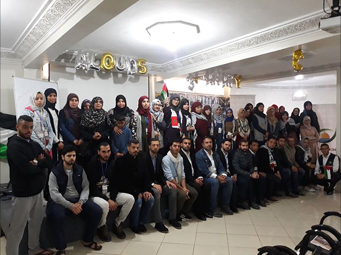 صورة جماعية للمشاركين والضيوف في ملتقى بشعار "القدس خط أحمر"