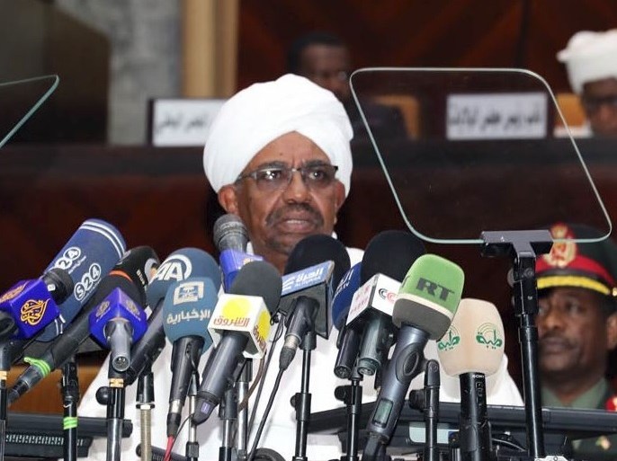 صورة نشرتها وكالة الأنباء السودانية للرئيس عمر البشير أثناء مخاطبتها أعضاء البرلمان السوداني