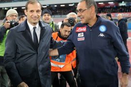 NAPLES, ITALY - DECEMBER 01: Coach of SSC Napoli Maurizio Sarri greets coach of Juventus Massimiliano Allegri during the Serie A match between SSC Napoli and Juventus at Stadio San Paolo on December 1, 2017 in Naples, Italy. (Photo by Francesco Pecoraro/Getty Images)